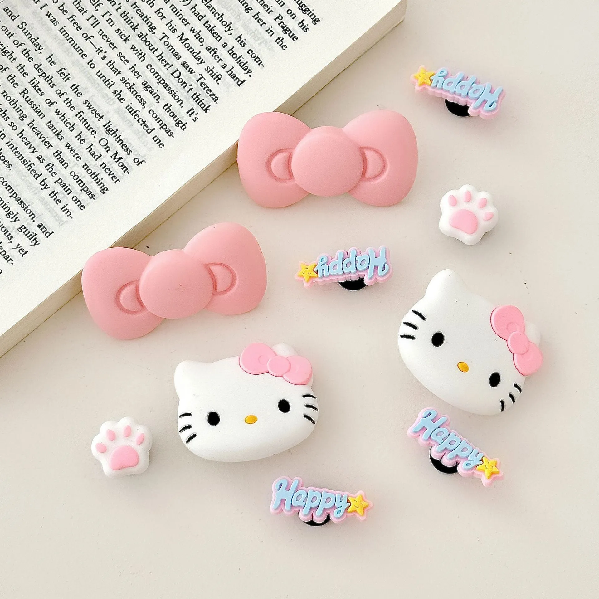 Cave Shoes Diy Accessories Shoe Buckle Cartoon Shoe Flower Three-dimensional Detachable Cute KT Cat Shoes Decorative Buckle Wholesale