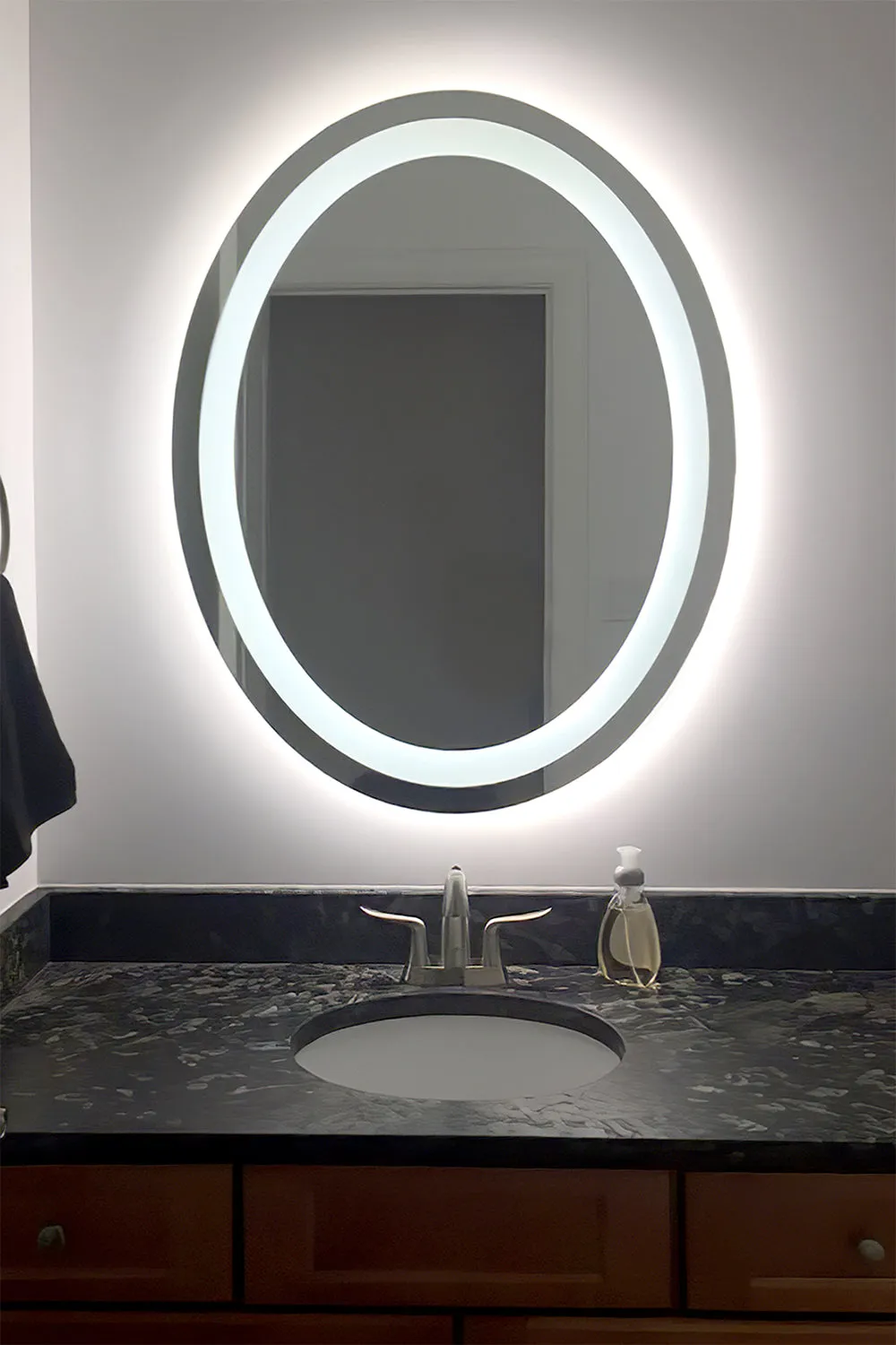 Front-Lit LED Bathroom Mirror 32" x 24" Oval