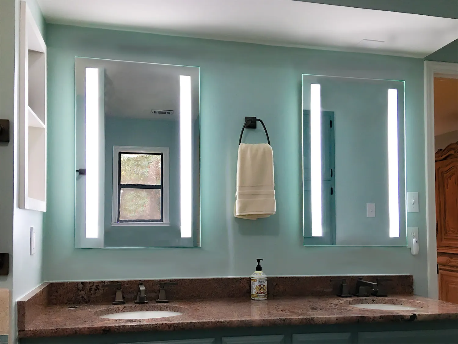 LED Mirror (Front-Lighted Bars) 24" x 32" (or 32" x 24")