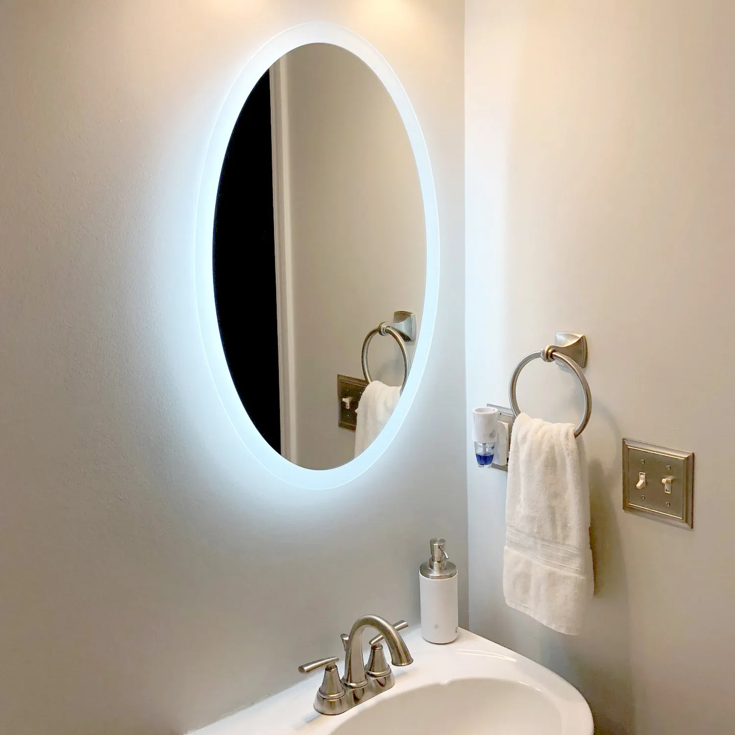 LED Mirror (Side-Lighted Oval) 24" x 32" (or 32" x 24")