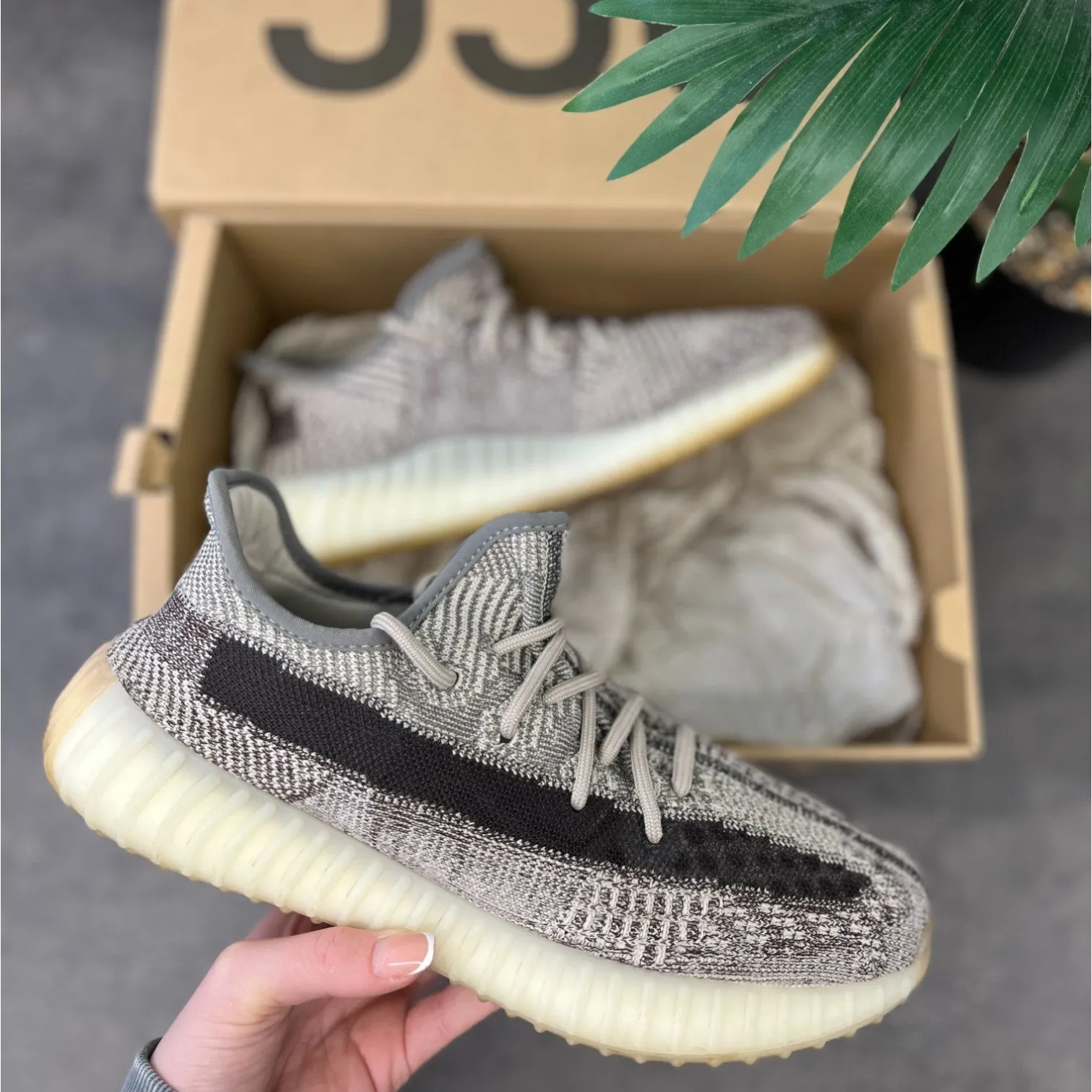 Men's Boost 350 V2 "Zyon" Low Trainers Grey Size EU 42.5 / UK 8.5